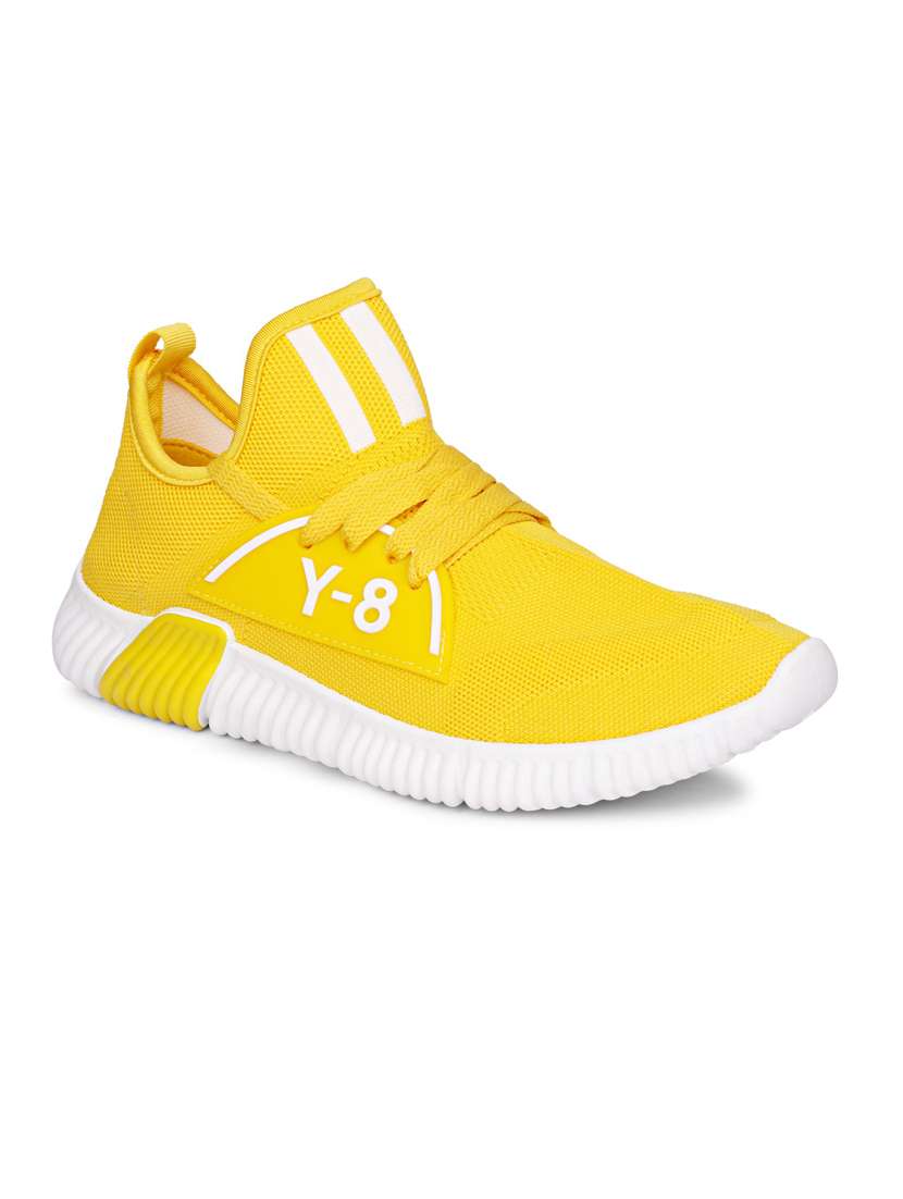 men solid yellow lace up sport shoe