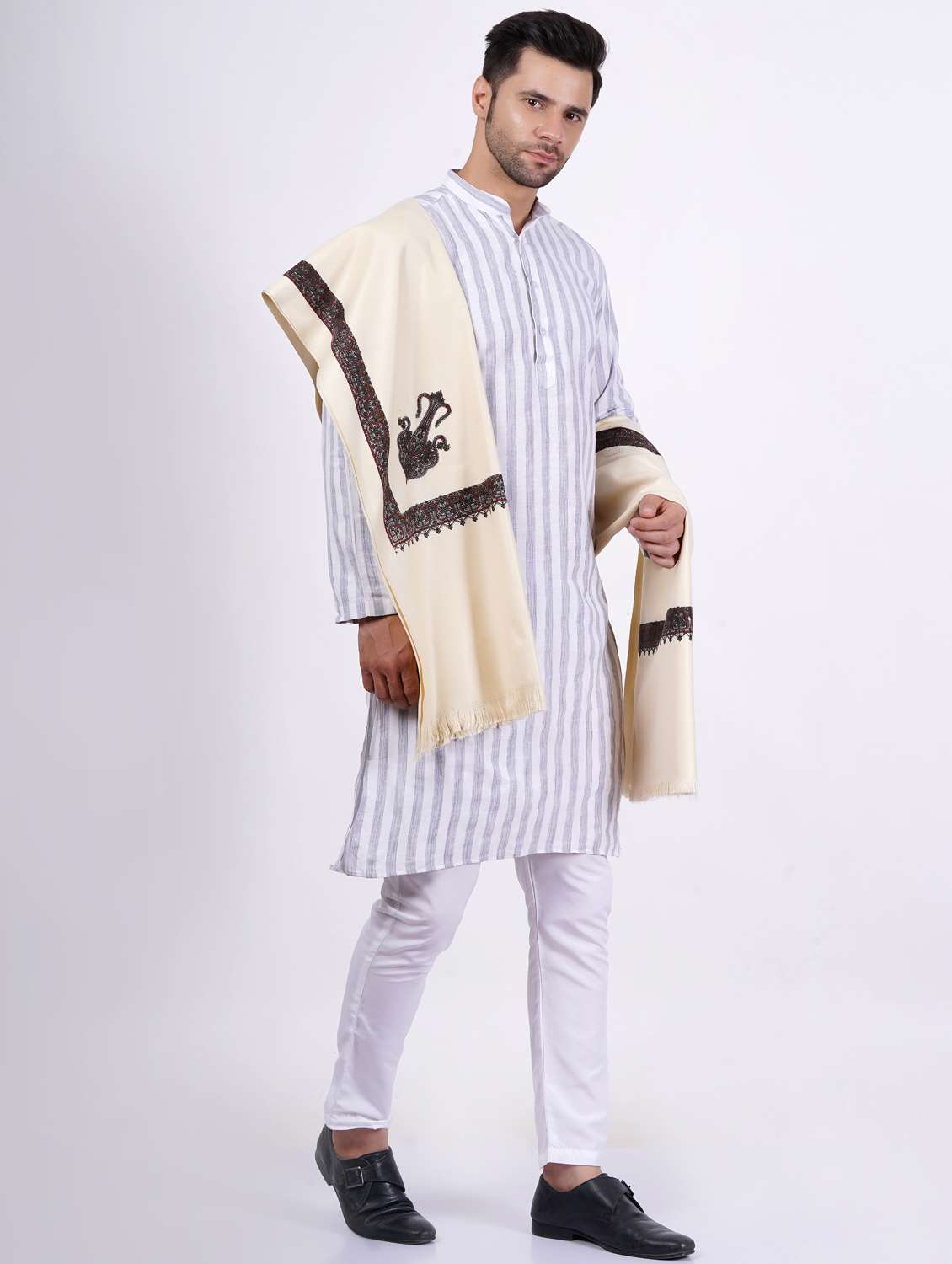 men self designed beige wool jamavar shawl - 20426887 -  Standard Image - 3