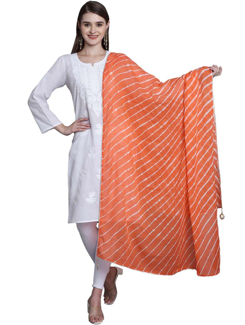 women orange leheriya print dupatta
