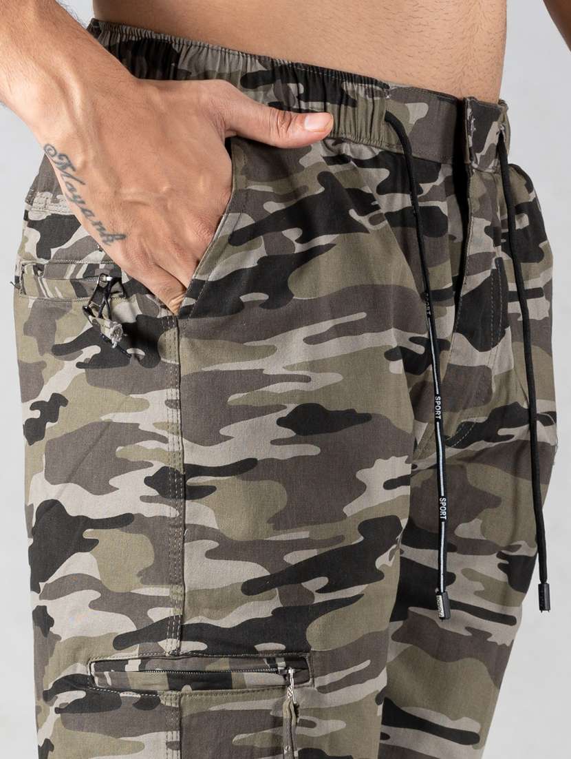 men's green camouflage cargo trousers - 20449955 - Standard Image - 3