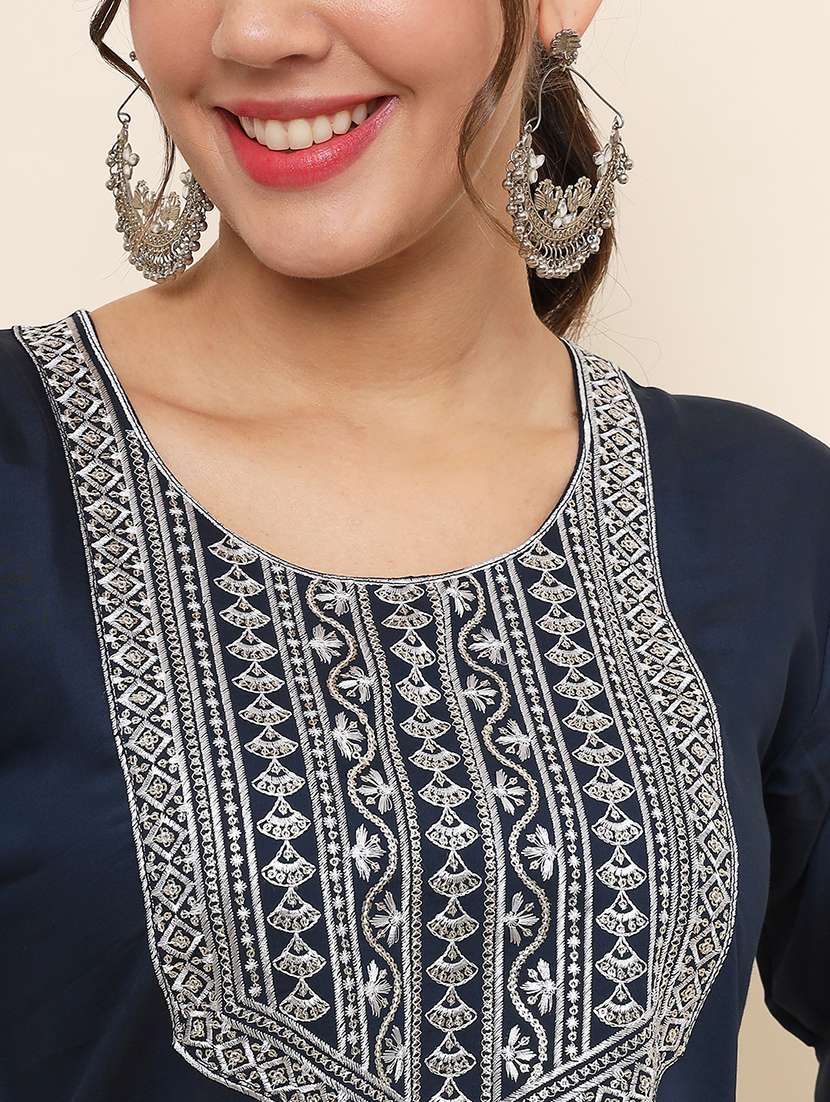 women embroidered straight kurta - 20470409 -  Standard Image - 5
