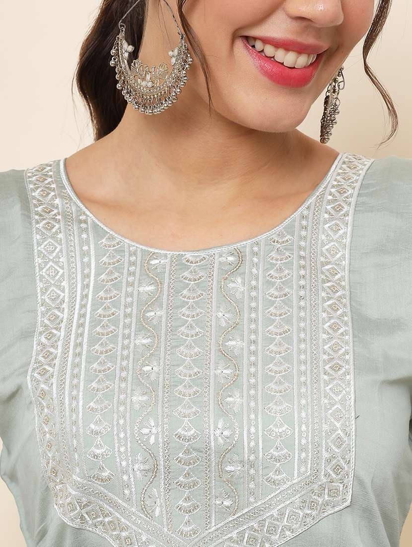 women embroidered straight kurta - 20470411 -  Standard Image - 5