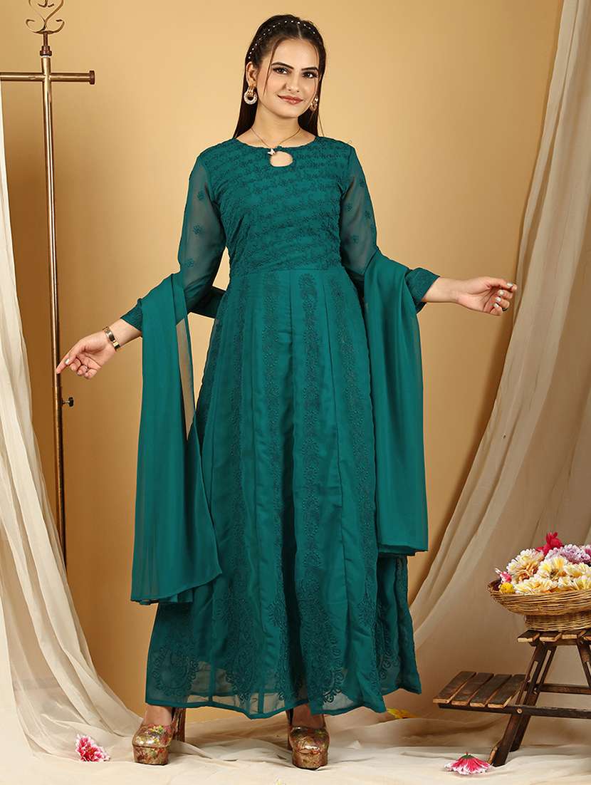 women embroidered kurta dupatta set