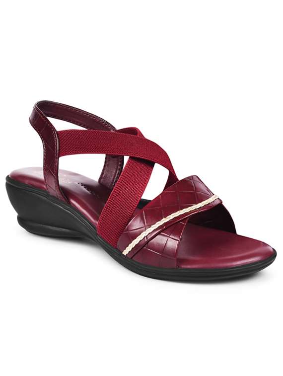 women textured maroon back strap sandal