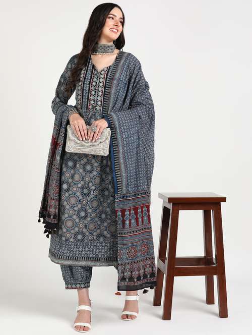 women three quarter sleeve kurta salwar with dupatta set - 20486108 - Standard Image - 0