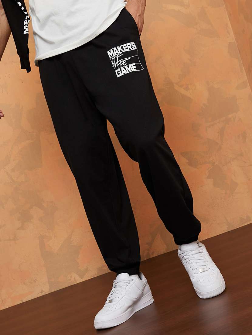 men balck placement print mid rise jogger