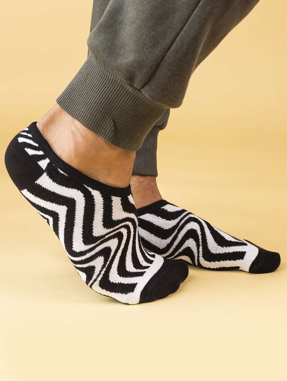 unisex printed no show socks combo - 20498201 -  Standard Image - 3