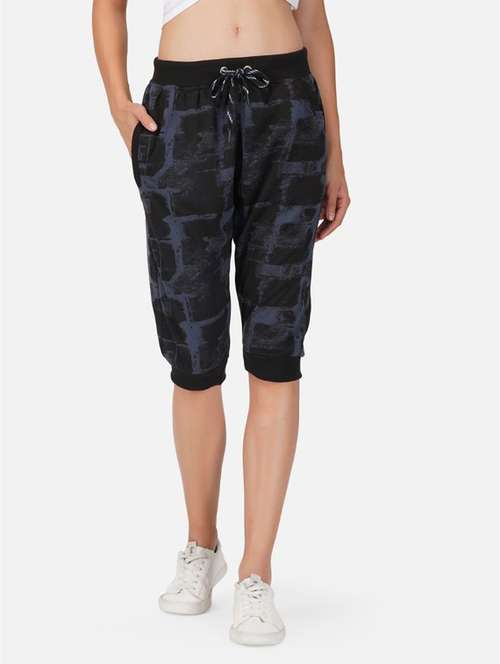 multi colored printed capri - 20501419 - Standard Image - 0