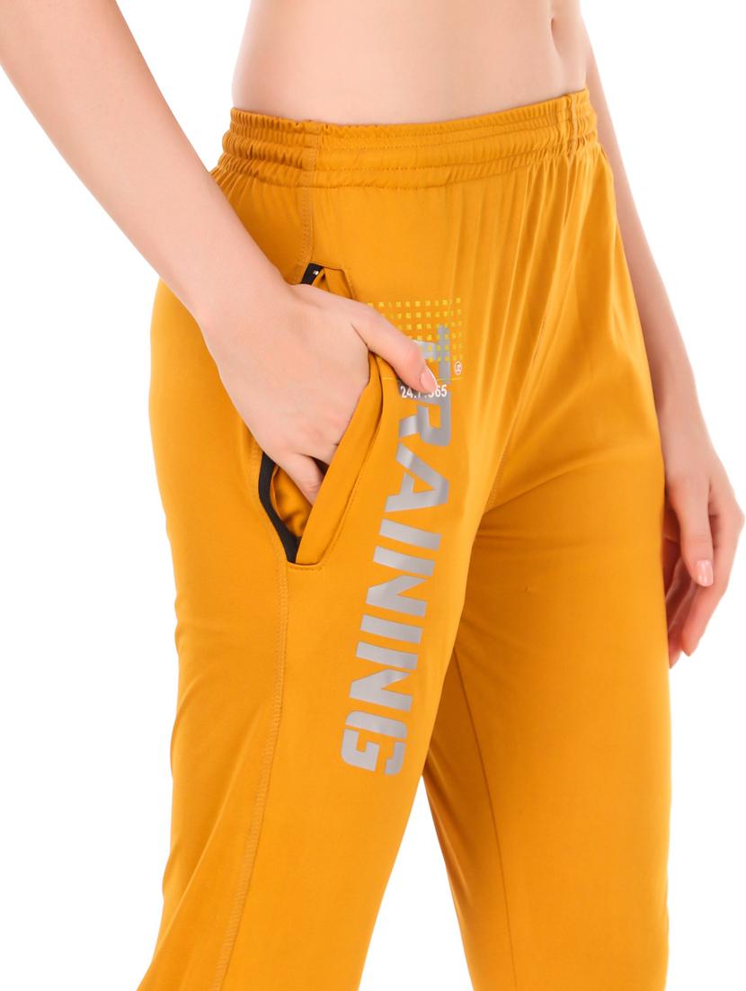mustard typography low rise capri - 20501429 - Standard Image - 3