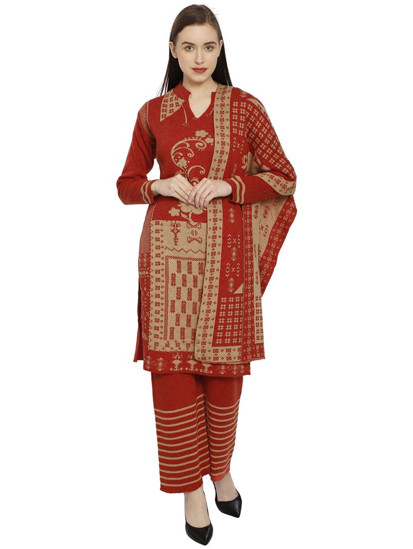 women red mandarin neck kurta pant set with shawl