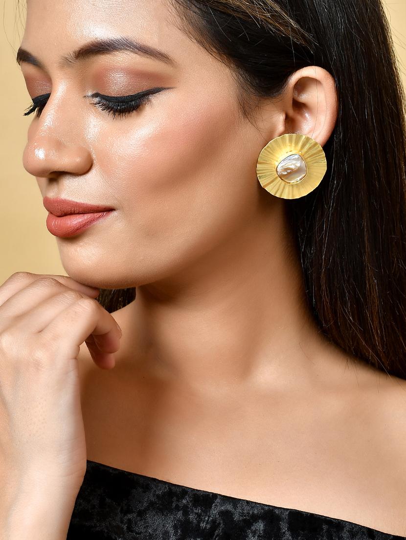 gold brass studs earring - 20520265 - Standard Image - 3