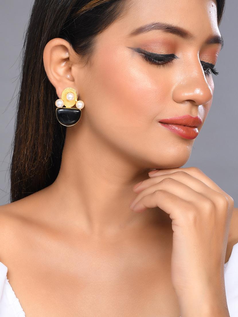 gold plated pearl stud earring - 20520286 - Standard Image - 3