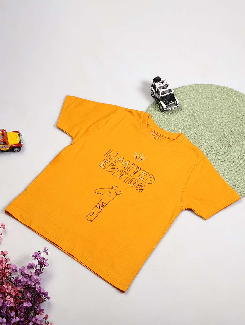 boys round neck typographic t-shirt