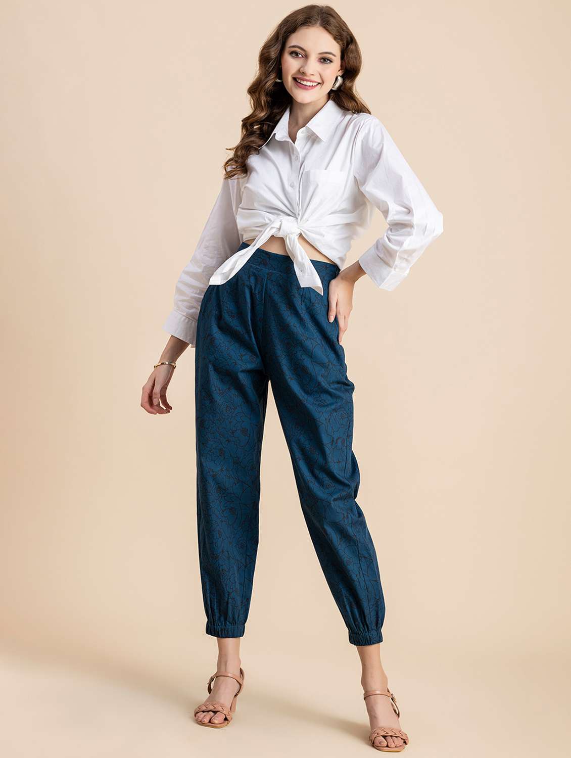 women floral print peg trouser - 20571357 -  Standard Image - 3
