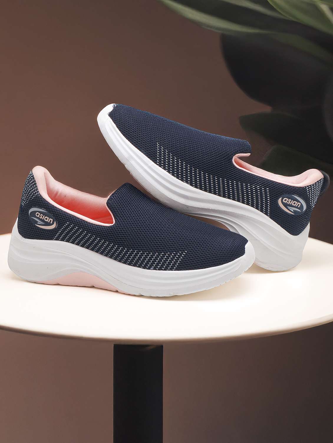 women running sports shoes - 20571930 -  Zoom Image - 0
