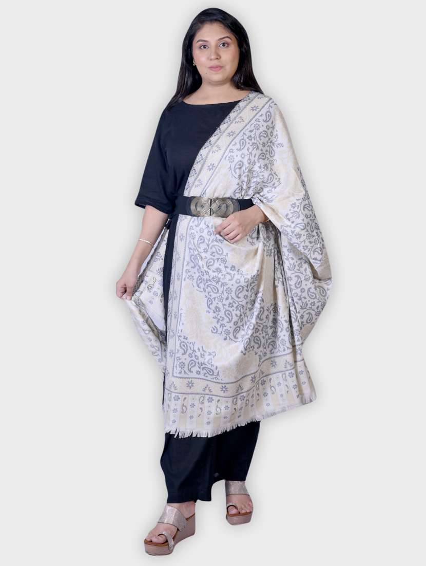 women self designed woolen shawl