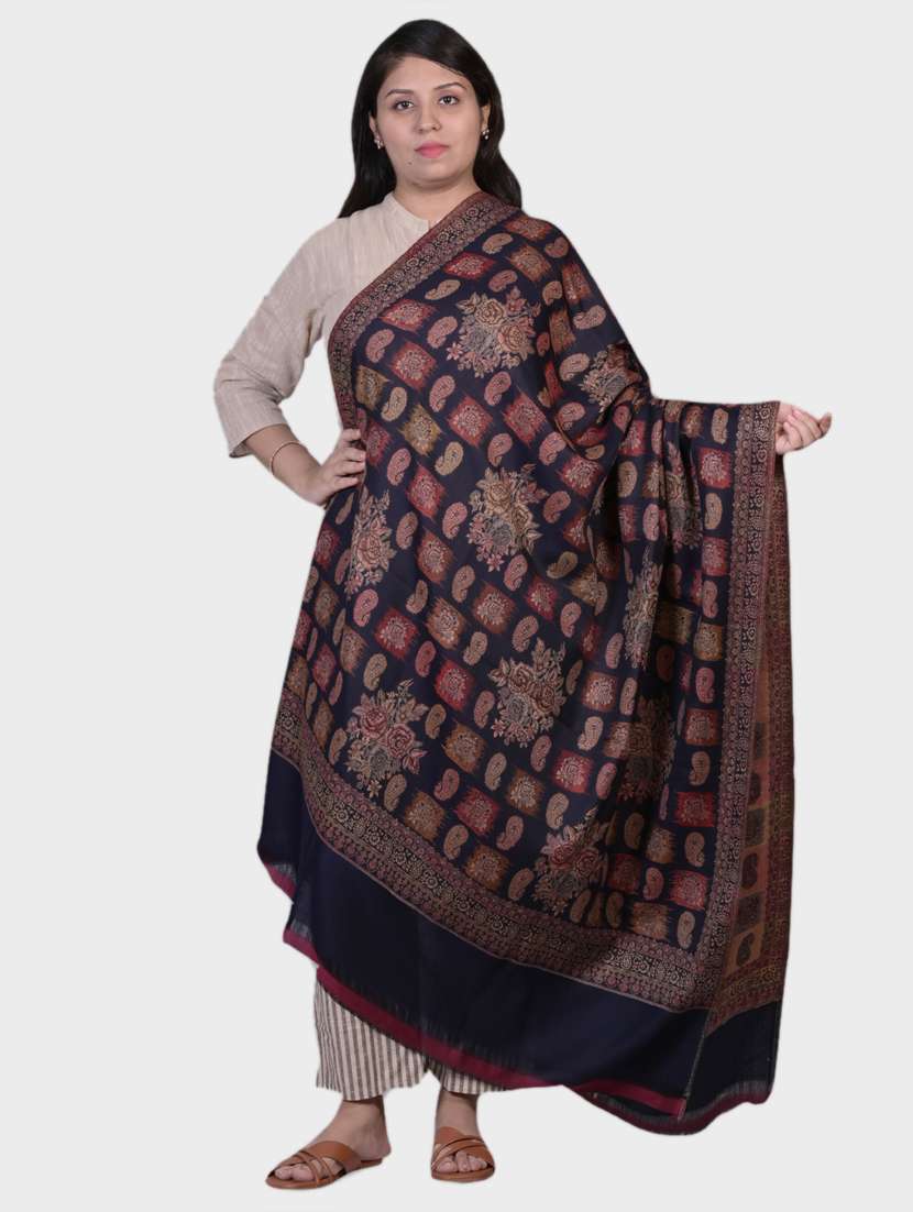 women self designed woolen shawl