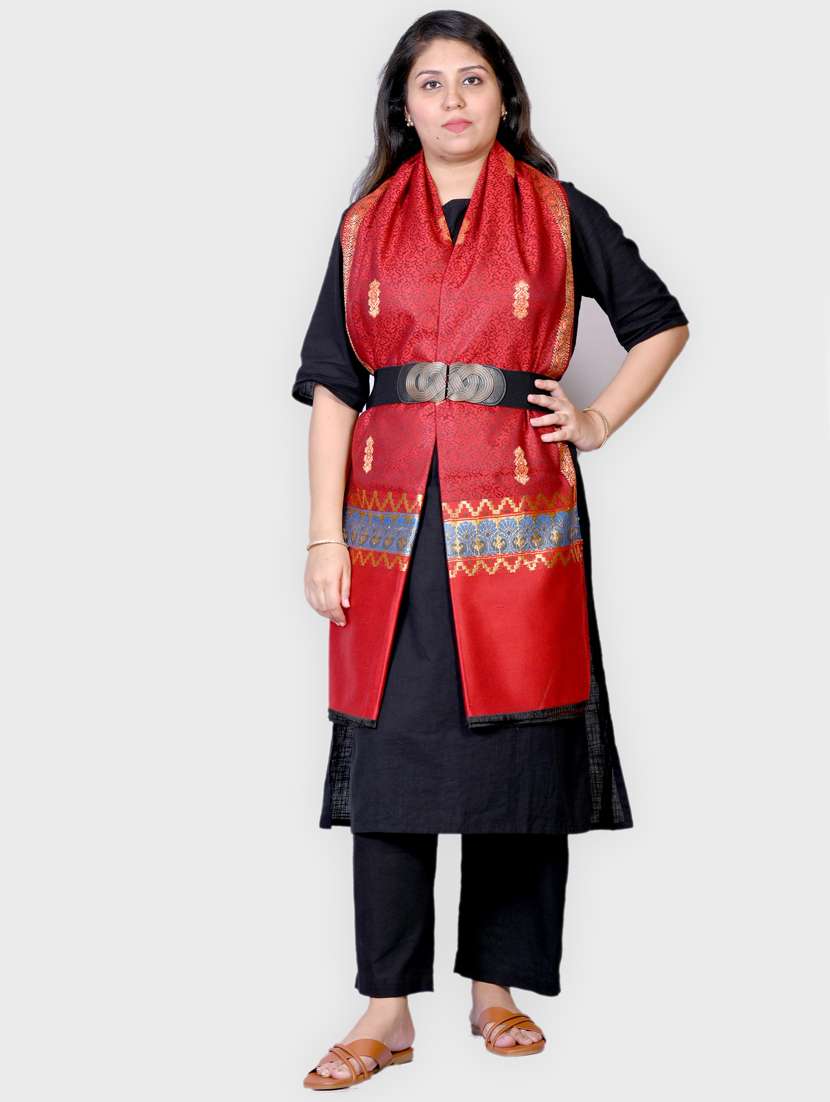 women self designed woolen shawl