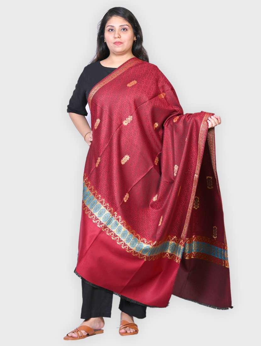 women self designed woolen shawl