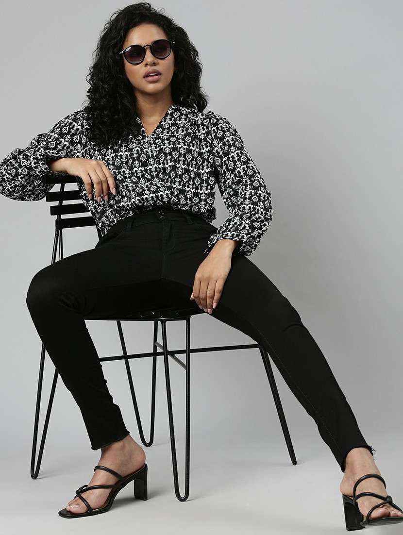 black printed blouson crop top - 20610671 -  Standard Image - 3