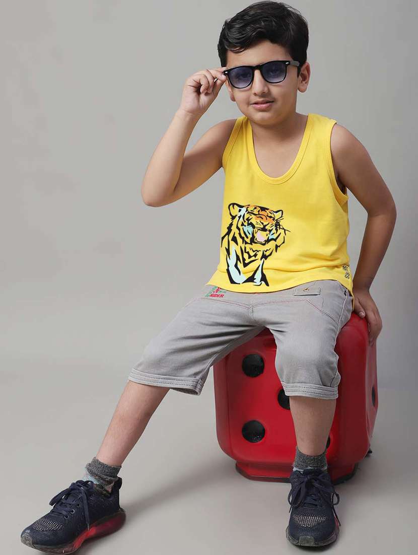 boy printed vest - 20612677 - Standard Image - 5