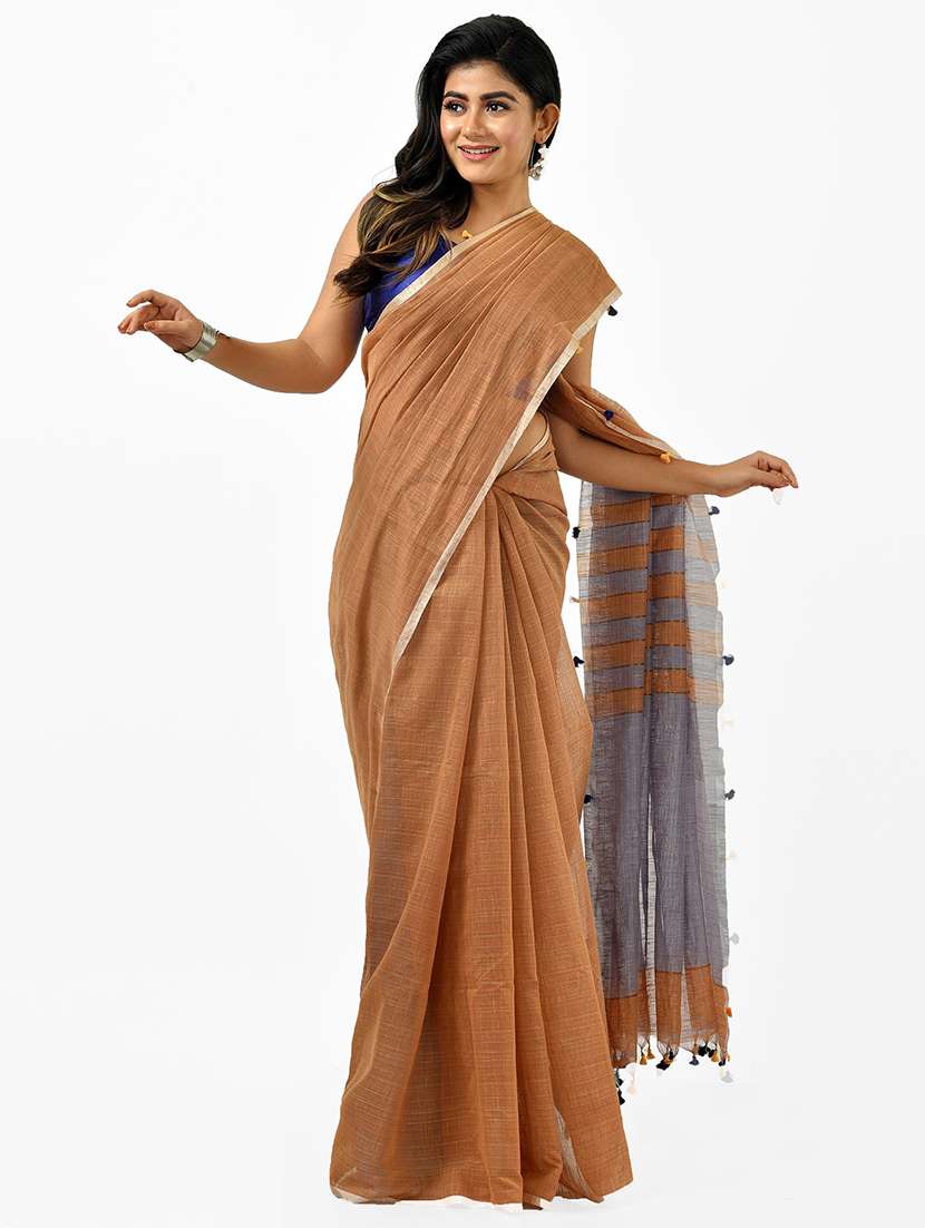 women brown solid handloom saree with blouse - 20614391 -  Zoom Image - 0