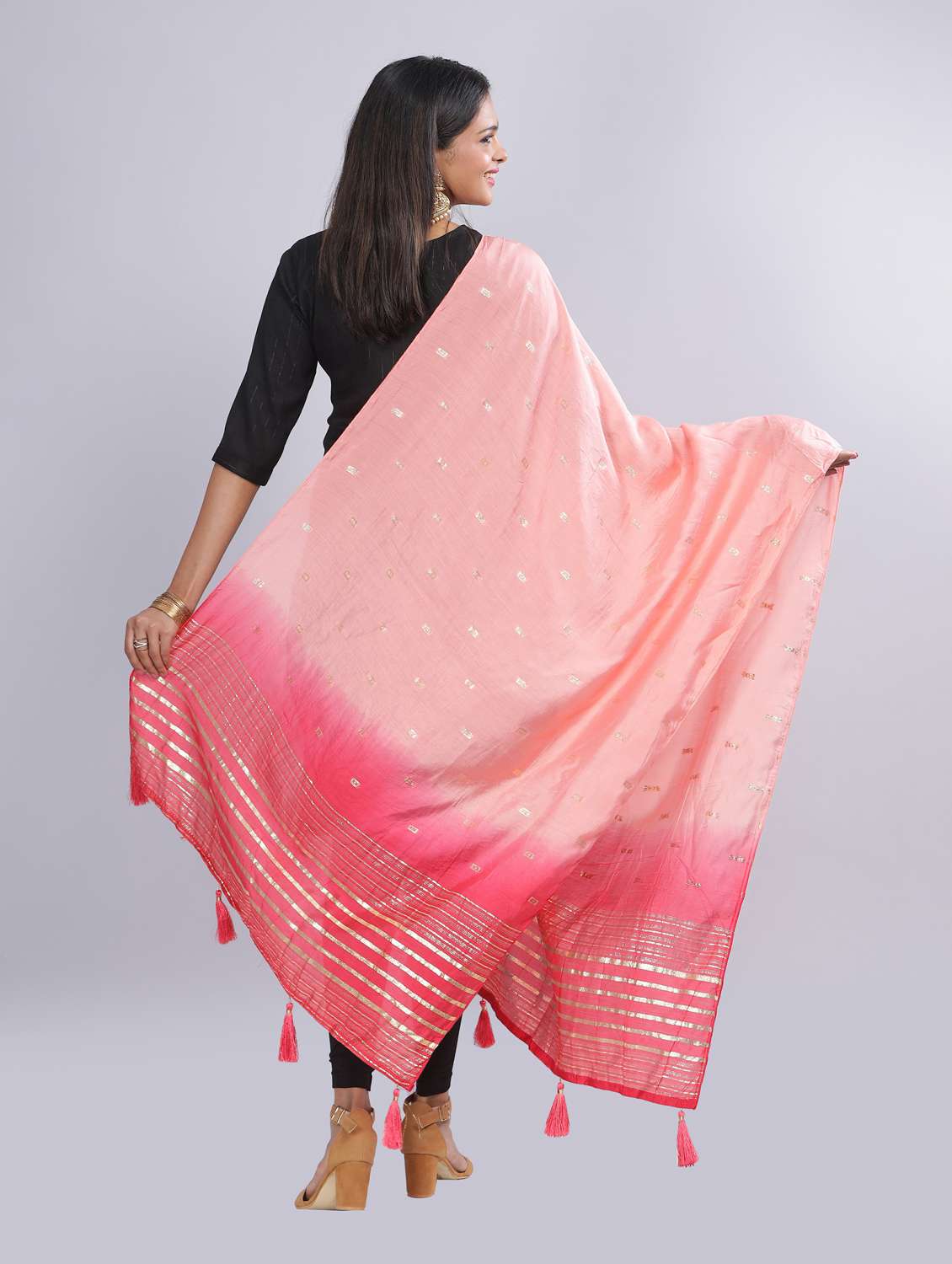peach sequined work dupatta - 20644639 - Standard Image - 3