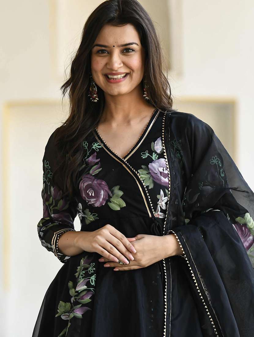 women black v neck kurta palazzo set with dupatta - 20645957 -  Standard Image - 3