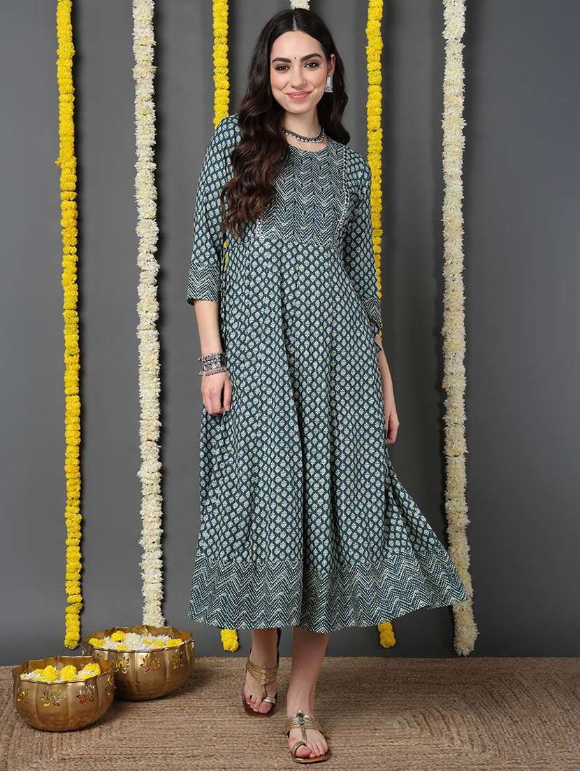 green three quarter sleeve anarkali kurta