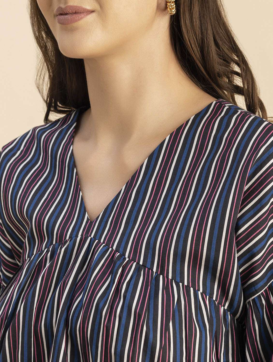 women striped long sleeves straight top - 20694640 -  Standard Image - 5