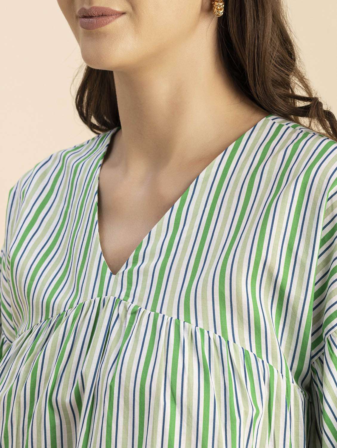 women striped long sleeves straight top - 20694641 -  Standard Image - 5