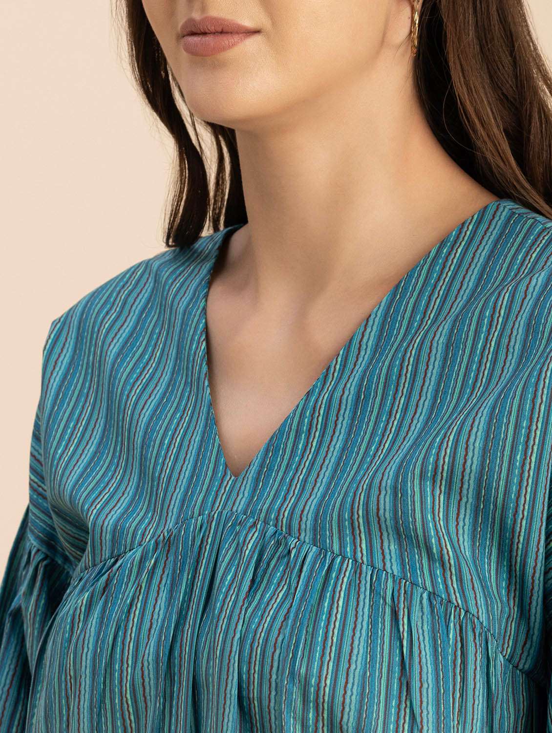 women striped long sleeves straight top - 20694642 -  Standard Image - 5