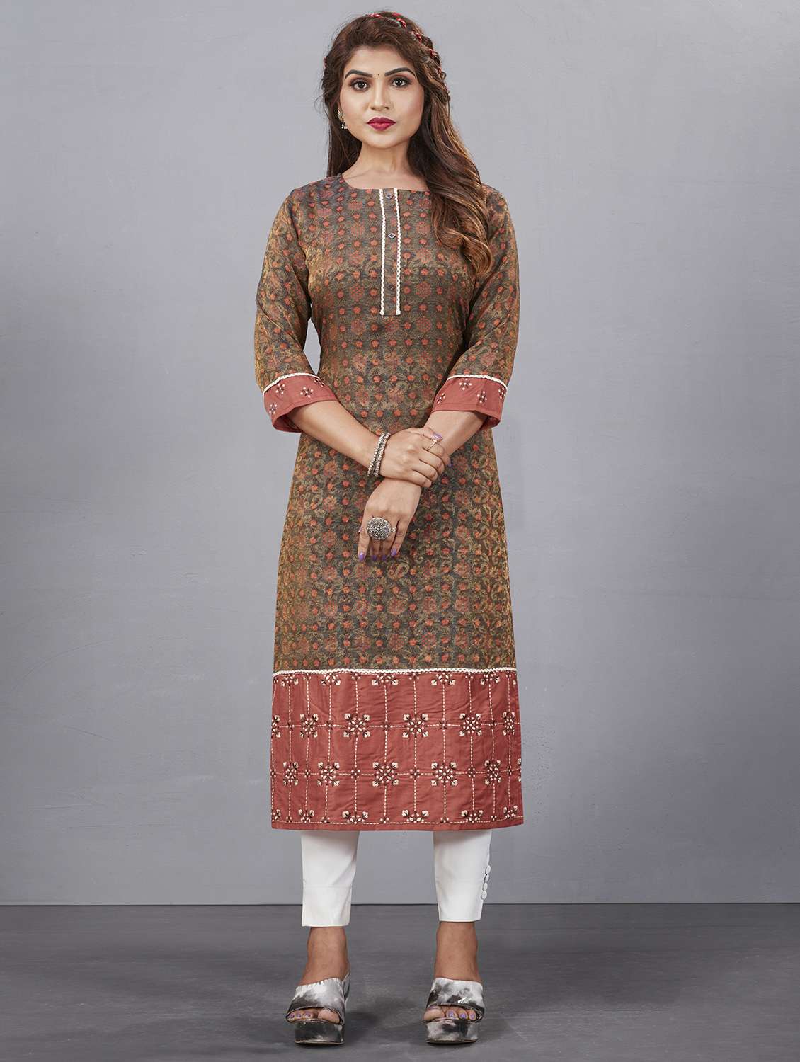 women round neck floral printed straight kurta - 20723908 -  Zoom Image - 0