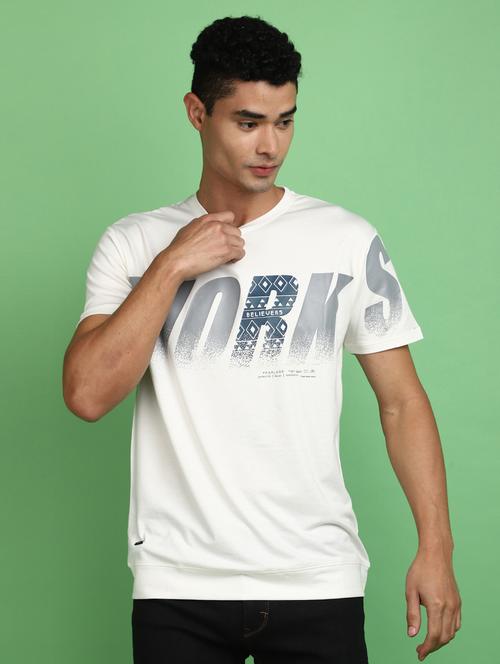 men round neck chest print t-shirt - 20728125 -  Standard Image - 0