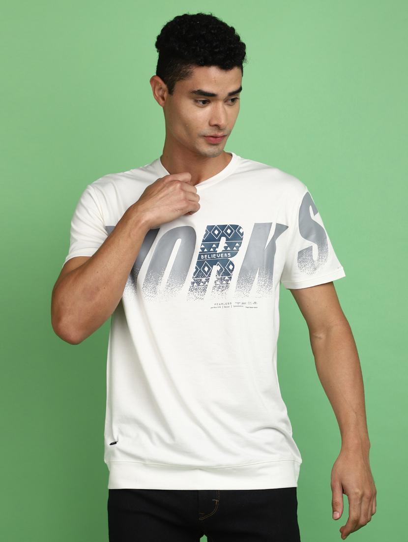 men round neck chest print t-shirt - 20728125 -  Zoom Image - 0