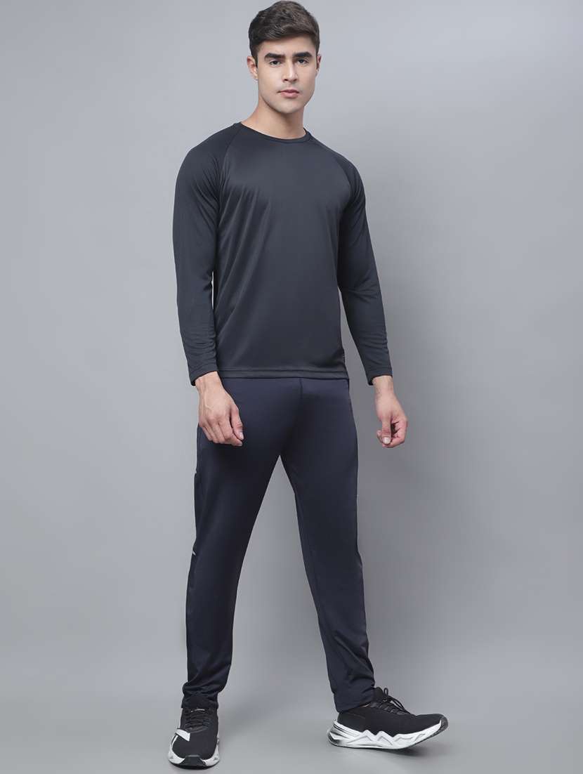 men black round neck t-shirt - 20757330 - Standard Image - 3