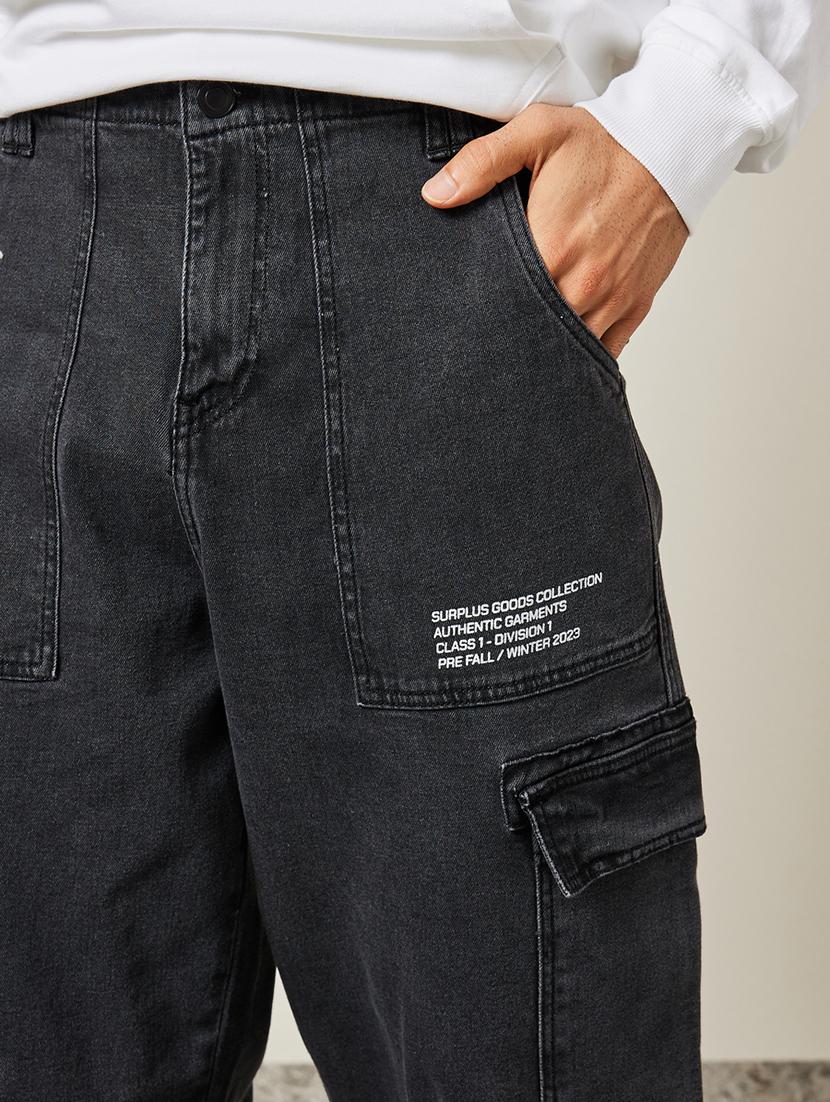 men mid-rise relaxed fit black cargo - 20806371 - Standard Image - 3