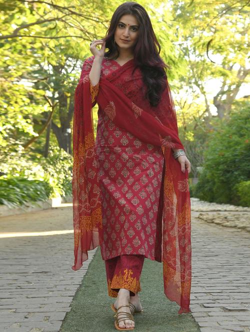maroon three quarter sleeve kurta pant set - 20809492 - Standard Image - 0