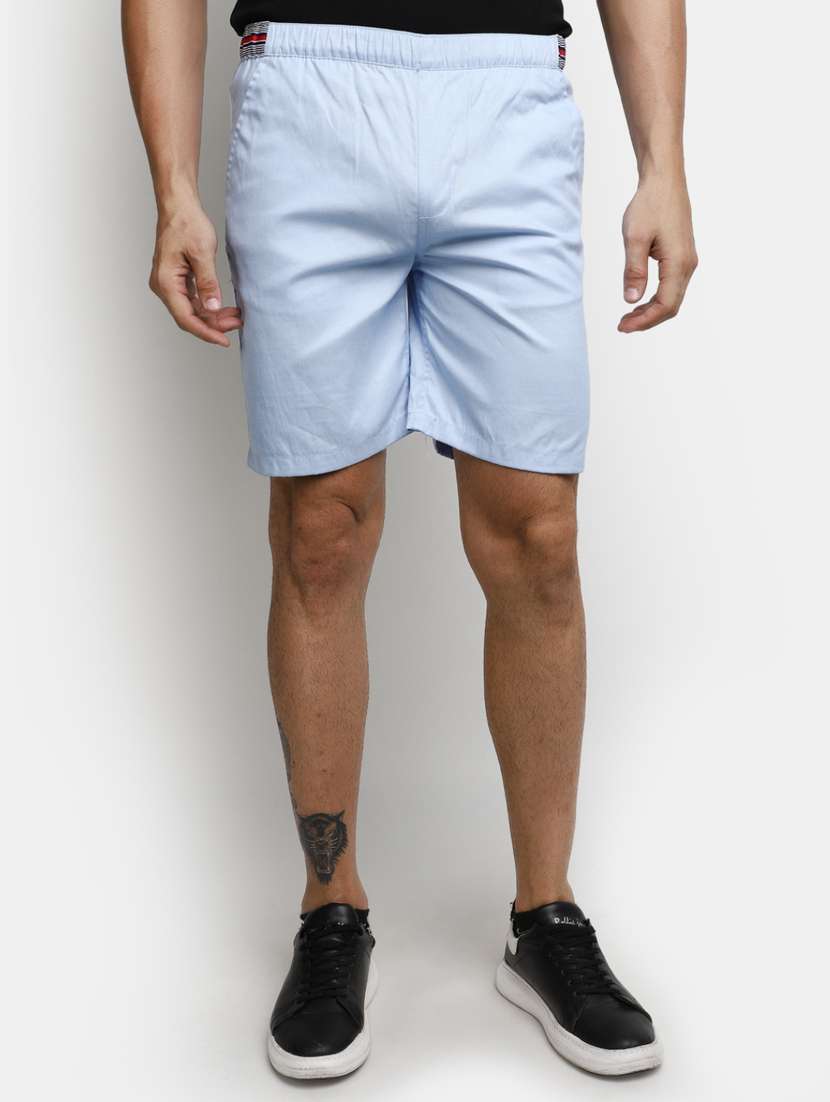 men solid mid rise shorts