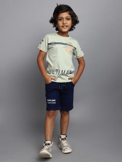 green typography printed shorts set - 20815407 - Standard Image - 0
