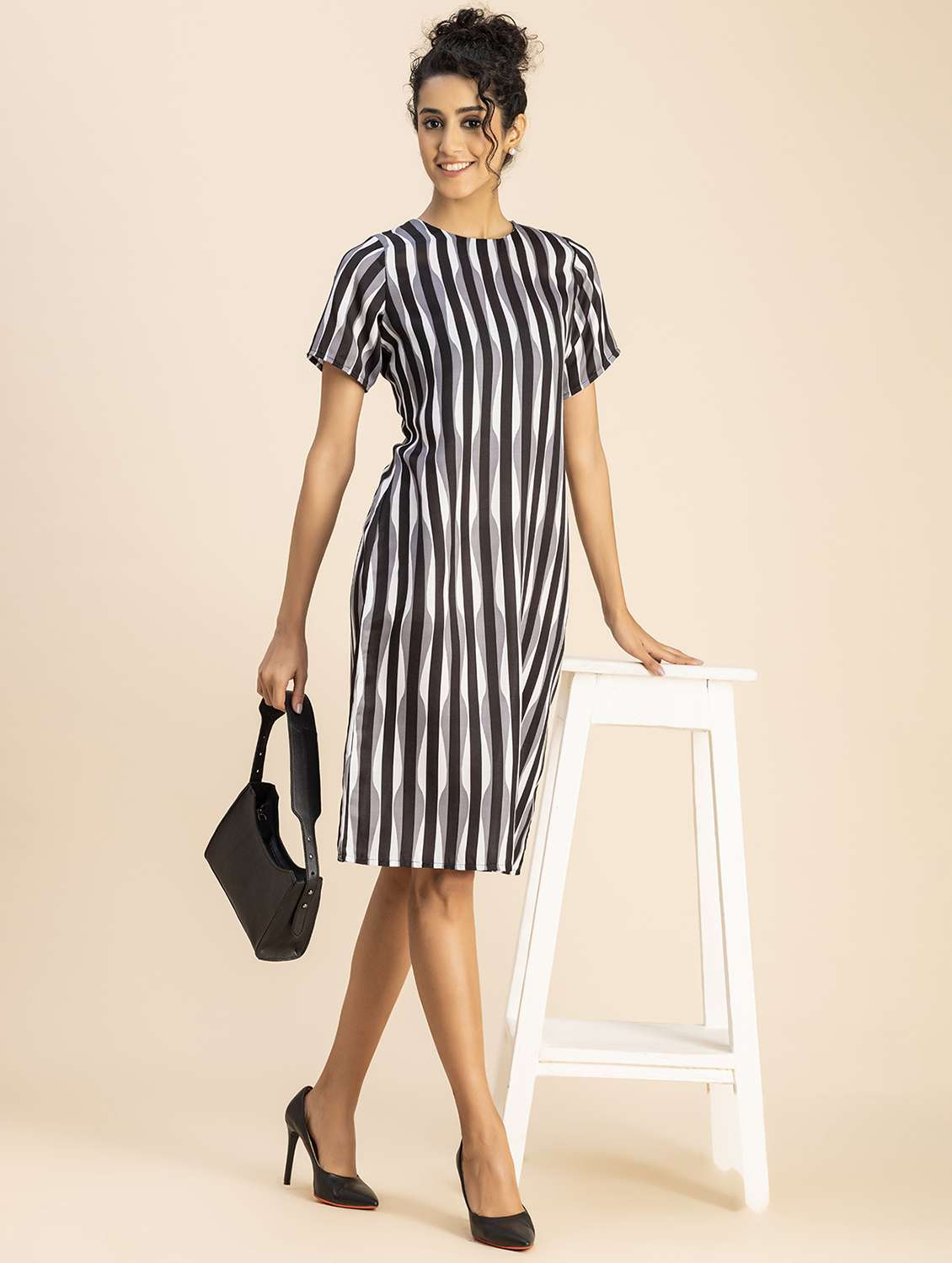 women black stripes printed straight dress - 20817245 -  Standard Image - 3