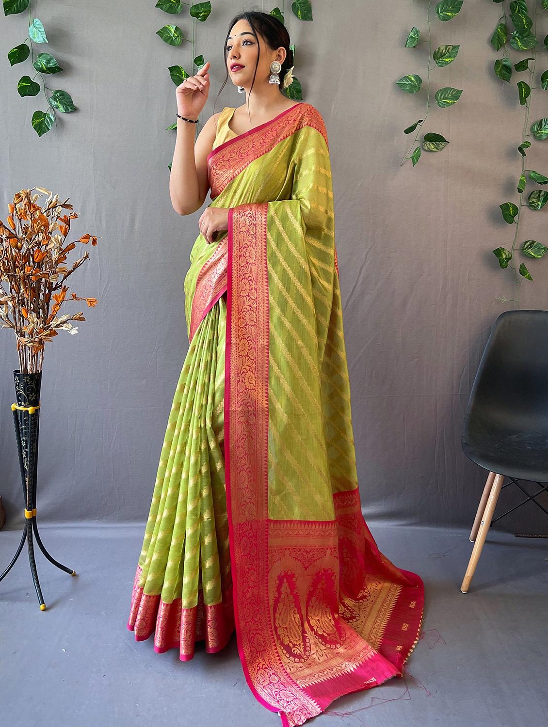 women self design bordered saree with blouse - 20819402 - Zoom Image - 0