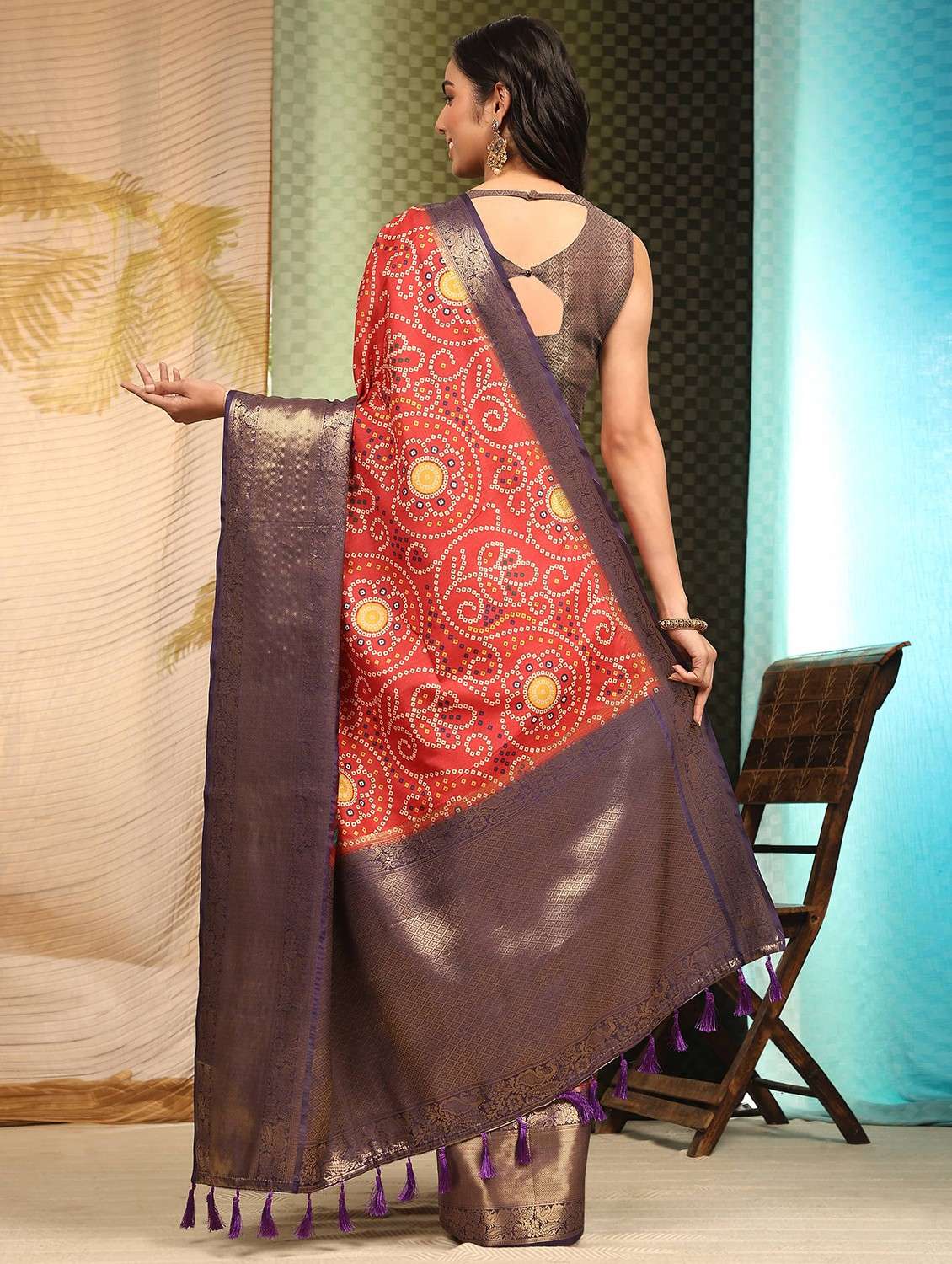 women red bandhani printed saree with blouse - 20827717 -  Standard Image - 3