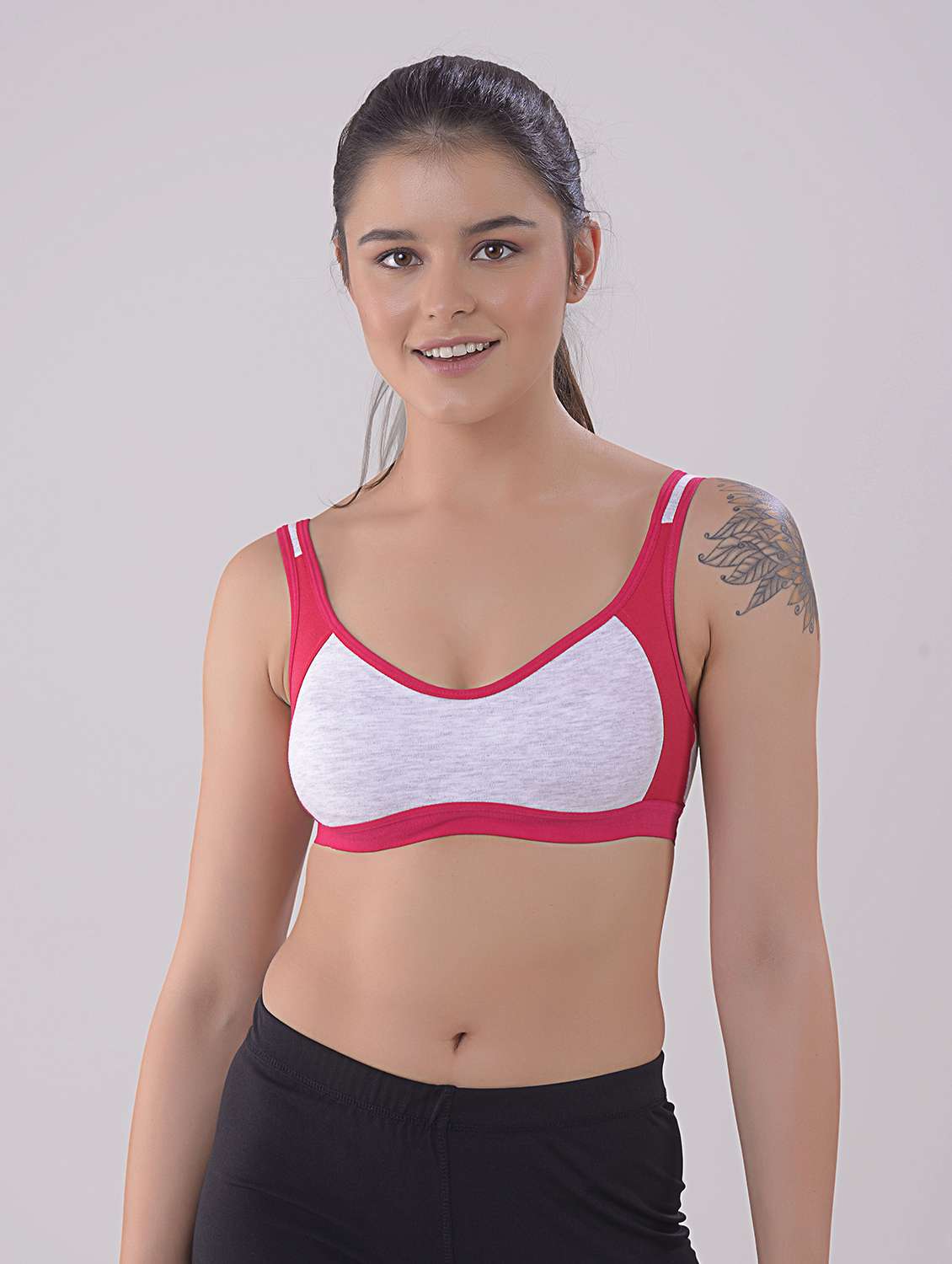 women color block sports bra - 20838618 - Zoom Image - 0