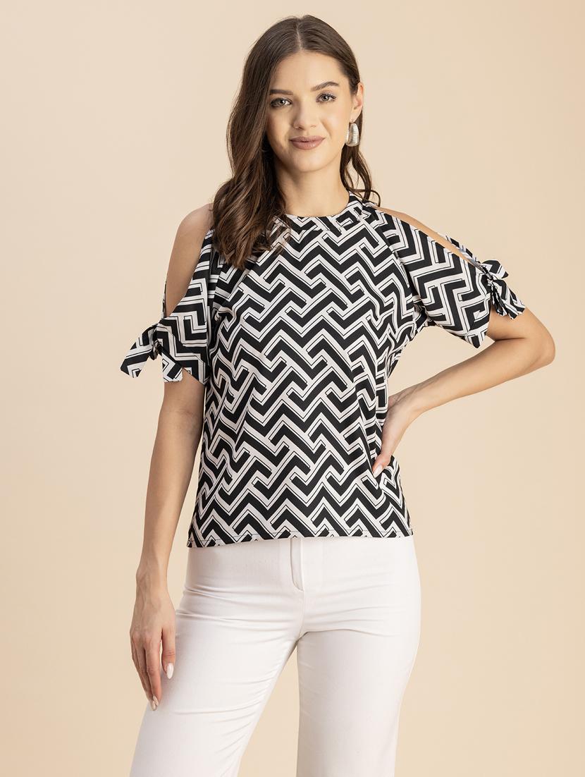 women black chevron printed regular top - 20848814 -  Zoom Image - 0