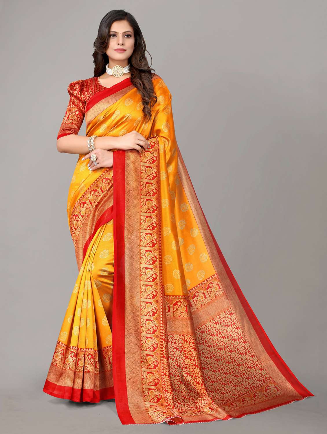 women self design bordered saree with blouse