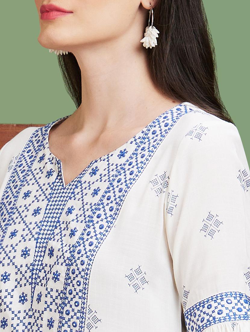 women white notch neck a-line kurta - 20885392 - Standard Image - 3