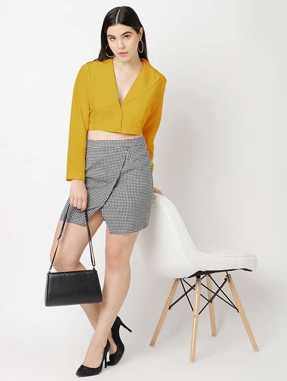 women solid lapel neck crop top - 20893710 -  Standard Image - 3