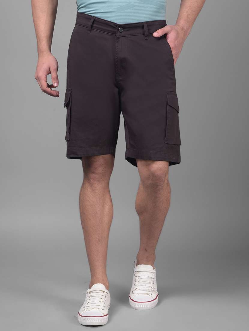 men solid mid rise cargo shorts