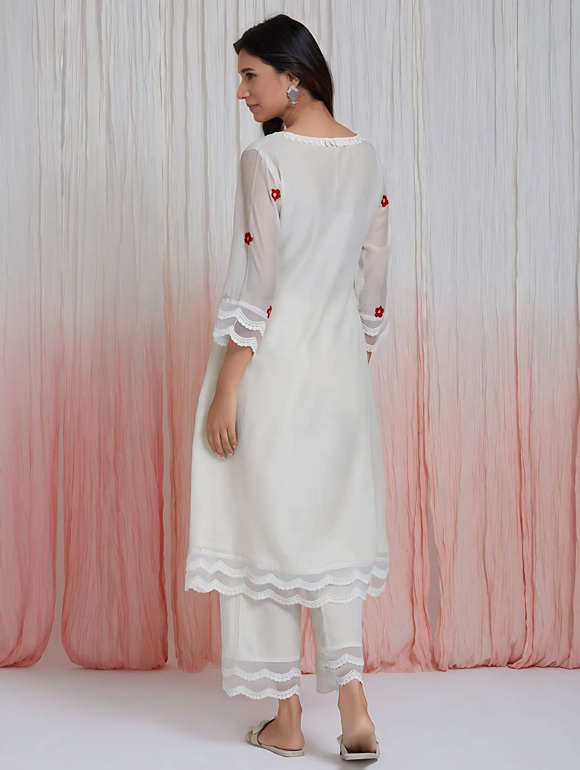 women round neck embroidered a-line kurta - 20895981 -  Standard Image - 3